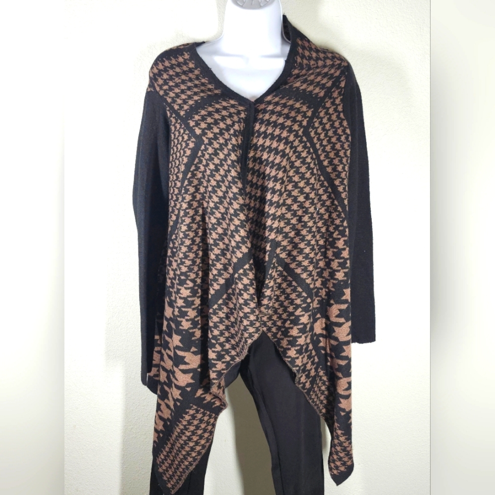 $3/25 Vip Pancho Long Sleeve Checkered Brown and Black Medium Wool